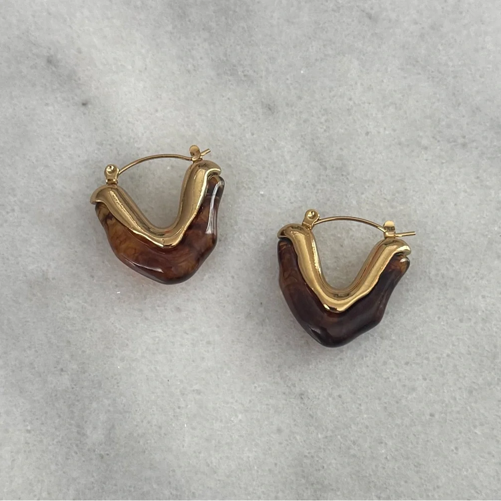 Gold Brown Turtle Resin Vintage Style Triangle Geometric Hoop Earrings - Picture 5 of 5